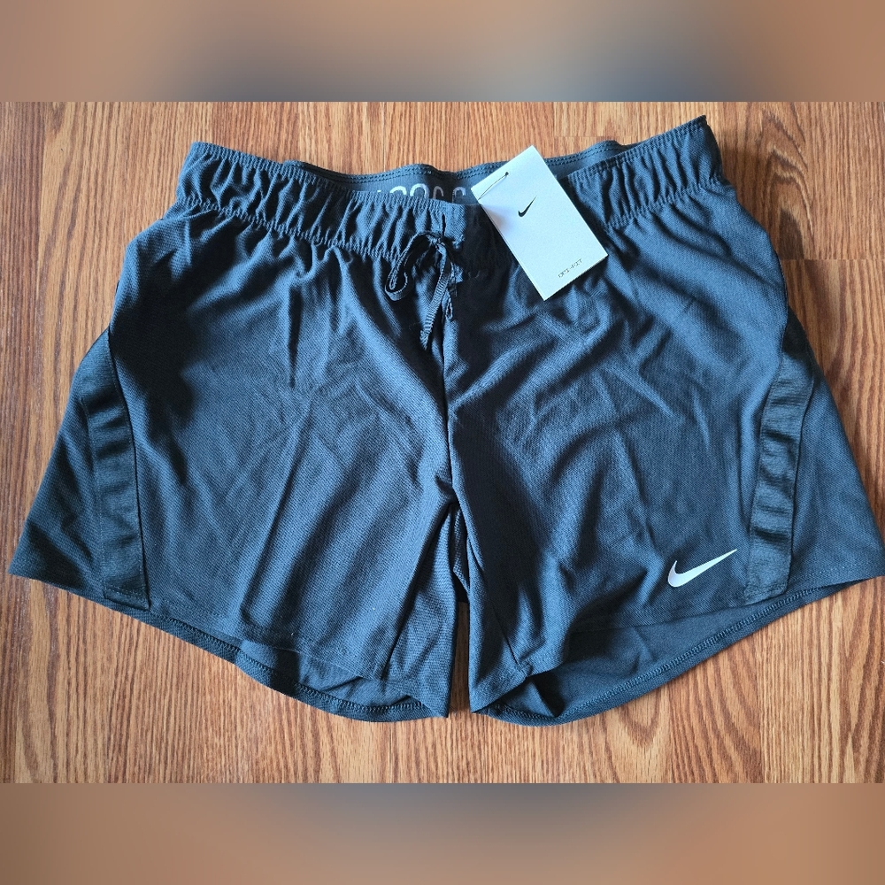 Womens M Nike Dry Attck Shorts NWT Grey